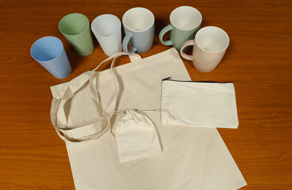 Cups, mugs, tote bags ...